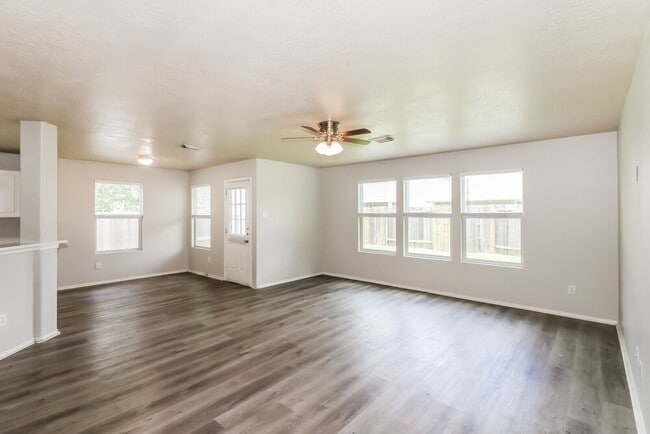 Building Photo - 19710 Rocky Shores Dr