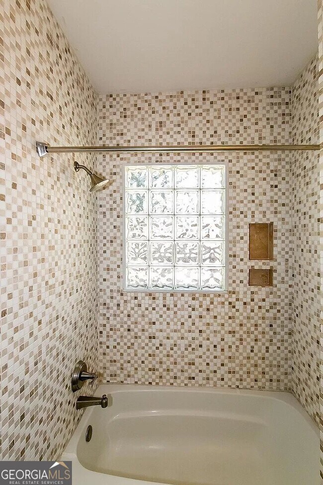 Building Photo - 1282 Monroe Dr NE