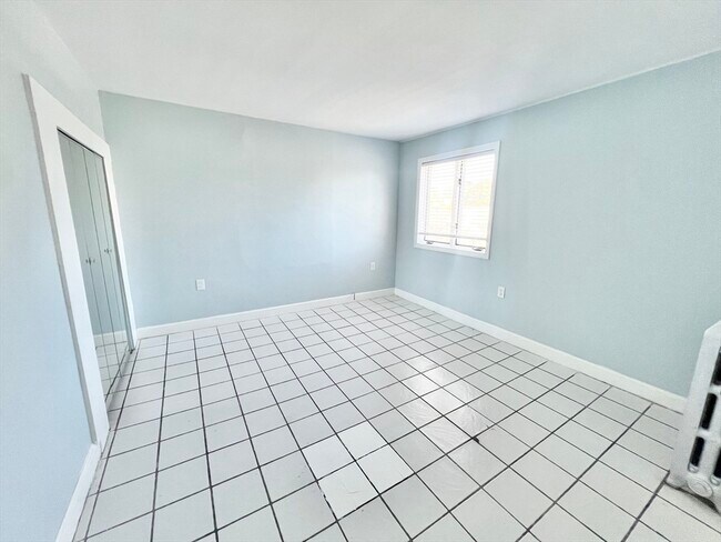 Building Photo - 140 Ferry St