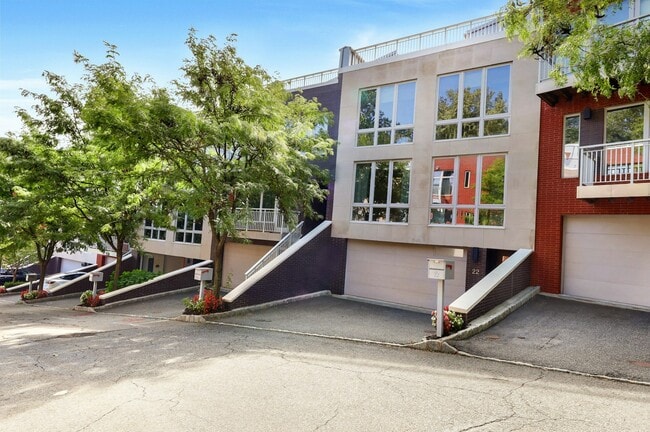 Building Photo - 22 Vela Way