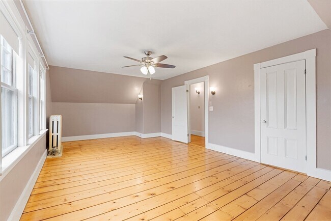 Building Photo - 187 Pleasant St