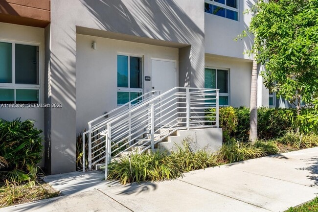 Building Photo - 2505 NE 193rd St