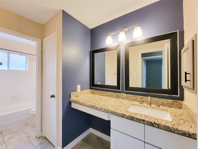 Building Photo - 7006 Stonewall Ridge Dr
