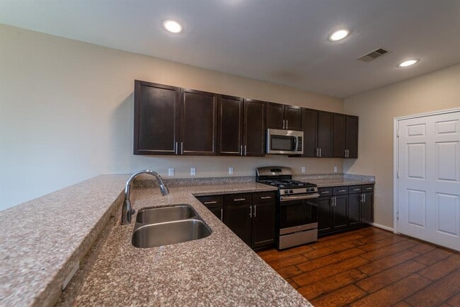 Building Photo - 17035 Wilthorne Gardens Ct