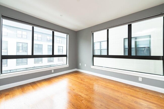 Building Photo - 331 D St