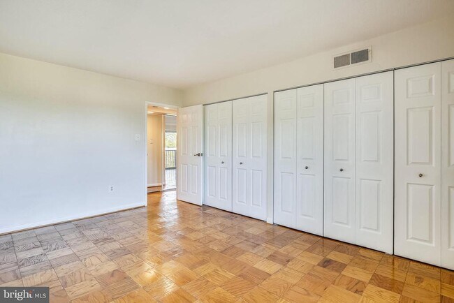 Building Photo - 1300 Army Navy Dr