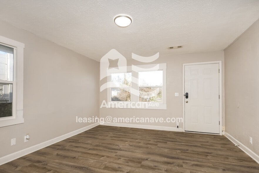 Building Photo - 1107 Tennyson Ave