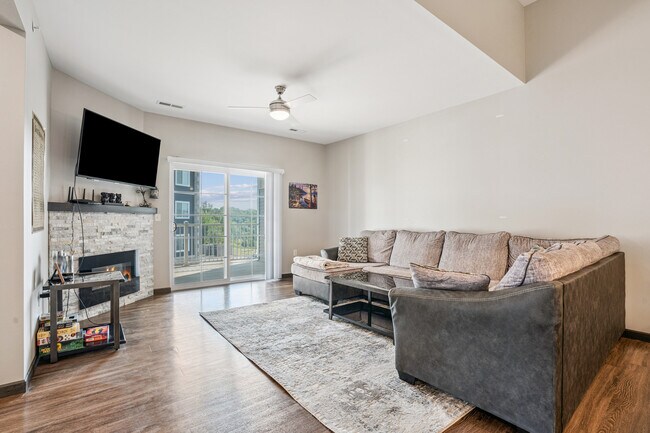 Building Photo - 2869 Spring Rose Cir