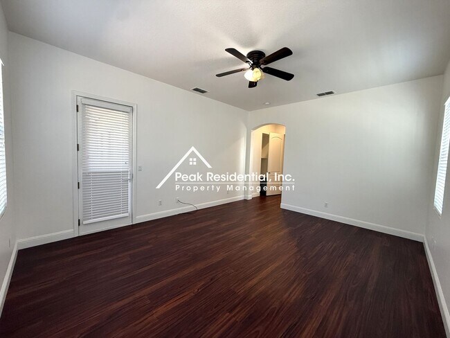 Building Photo - Charming 4 bedroom 2 bathroom home in Elk Grove!
