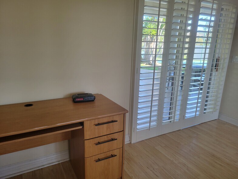 Building Photo - 3901 Stonebridge Ln