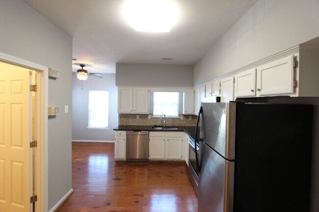 Building Photo - Helena Beauty!!  3BR 2.5BA - You will LOVE IT!!