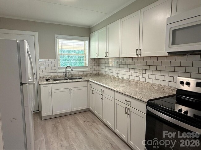 Building Photo - 1771 River Rd