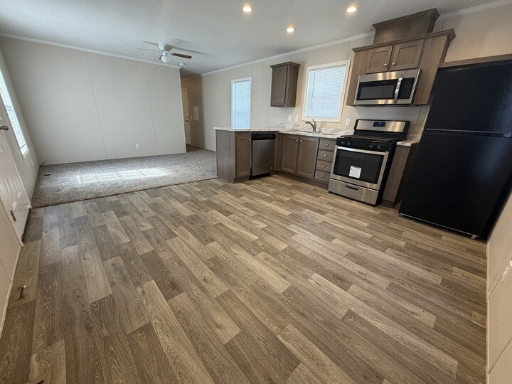 Building Photo - 15974 Villaire Ave