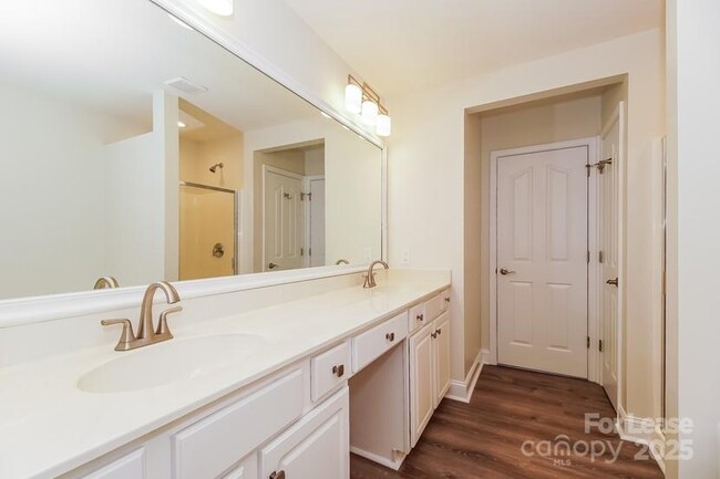 Building Photo - 10310 Blakeney Preserve Dr