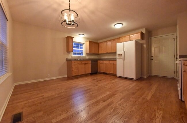 Building Photo - 924 Sandstone Ln