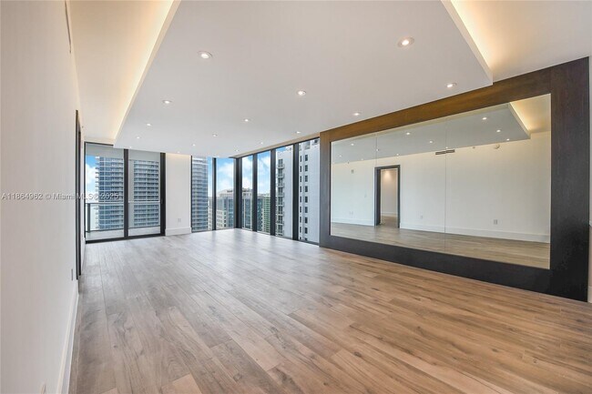 Building Photo - 1010 Brickell Ave
