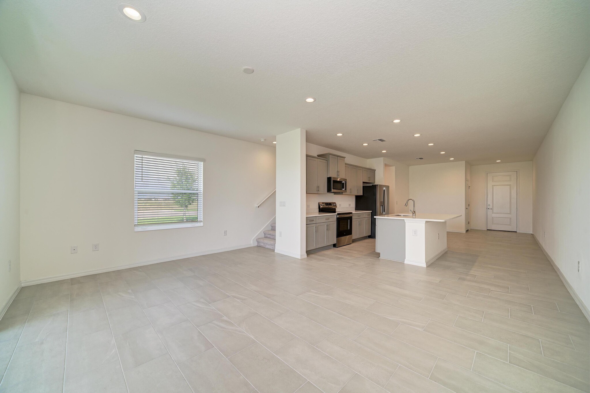 Building Photo - 2206 Washington Palm Ct