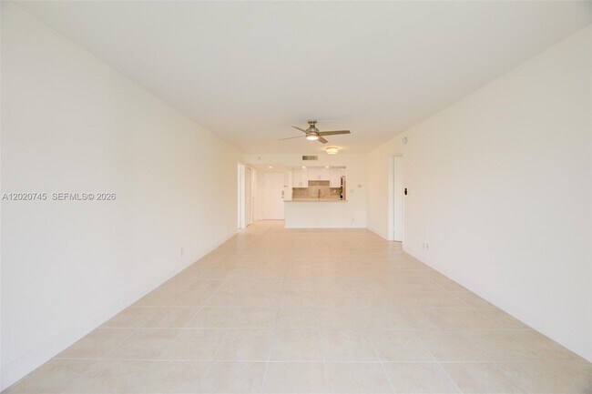 Building Photo - 200 Lakeview Dr