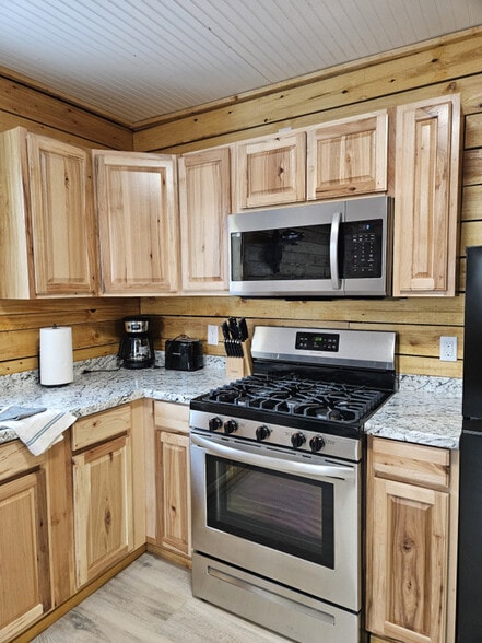Building Photo - 46435 Maudi Dr