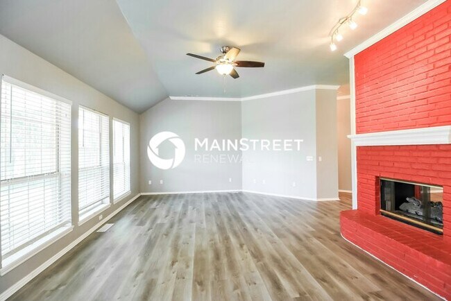 Building Photo - 4 Bedroom Pet-Friendly Home in Oklahoma City, OK with Main Street Renewal