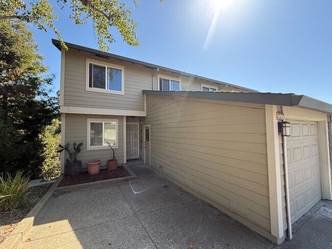Primary Photo - 3 Bed 2.5 Bath Available NOW!!! 2 Car Gara...