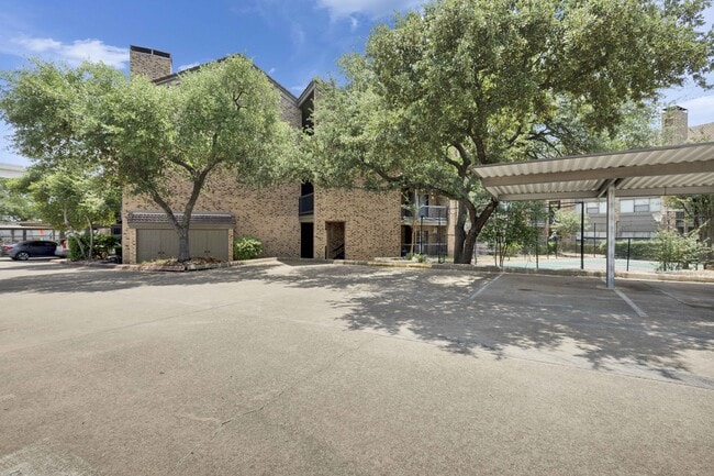 Building Photo - 8888 Tallwood Dr
