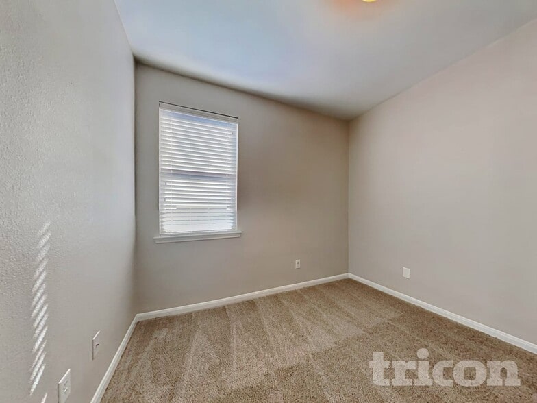 Building Photo - 410 Heatherton Hill Dr