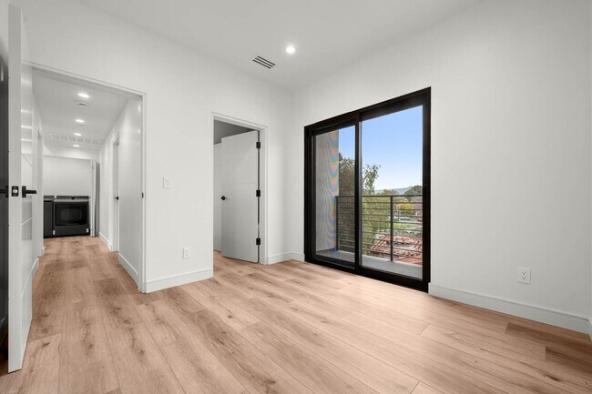 Building Photo - 1920 S Sherbourne Dr