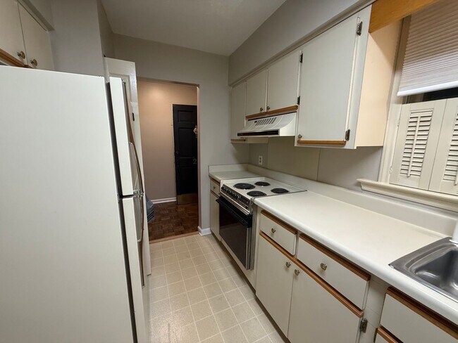 Building Photo - 28 Summercreek Dr