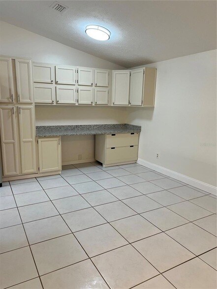 Building Photo - 16039 Grass Lake Dr