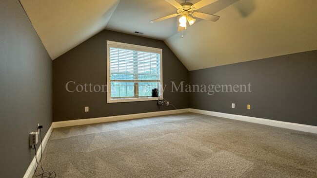 Building Photo - 4BR/3BA Well appointed home in the gated c...