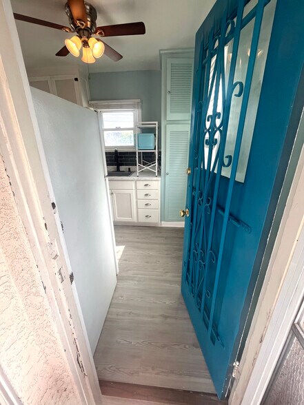 Primary Photo - 666 Quincy Ave