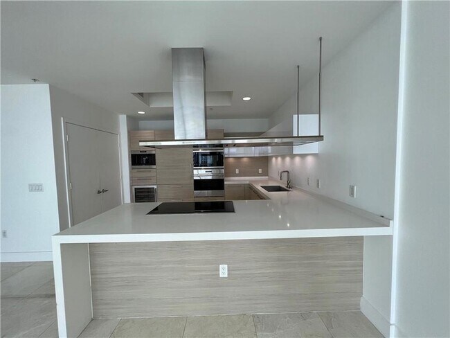 Building Photo - 17301 Biscayne Blvd