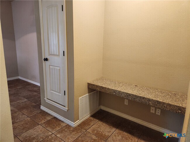 Building Photo - 607 Paseo del Plata Dr