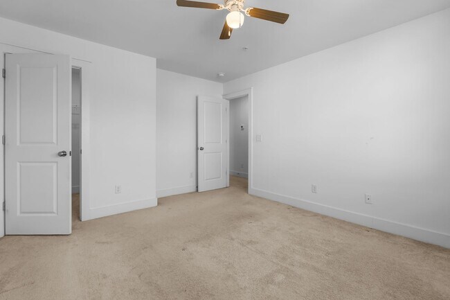 Building Photo - 235 Southmen Ln