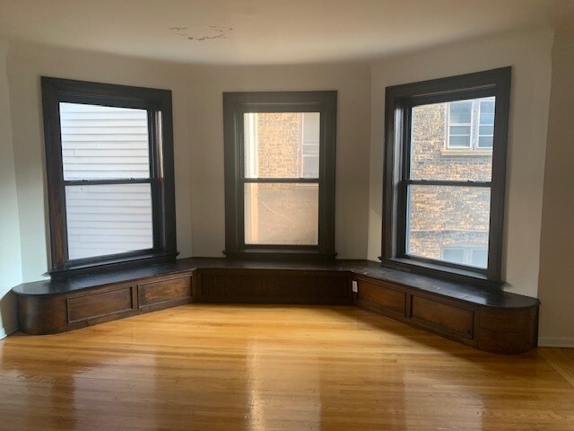 Building Photo - 3939 N Pine Grove Ave