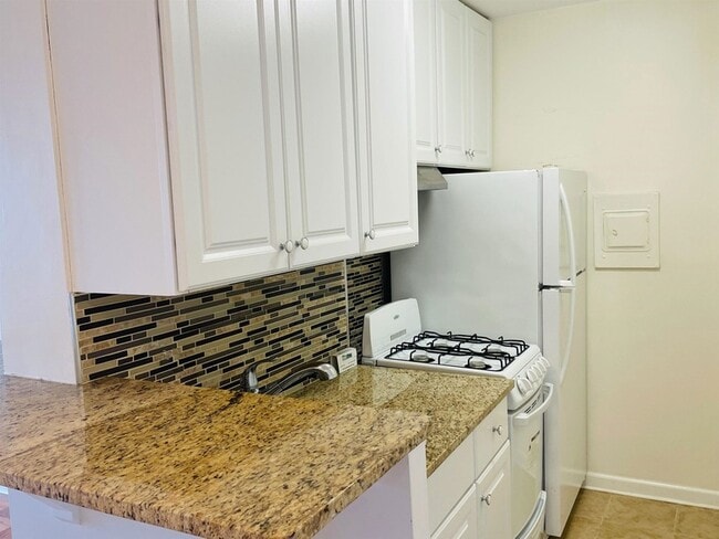 Building Photo - 10 Huron Ave