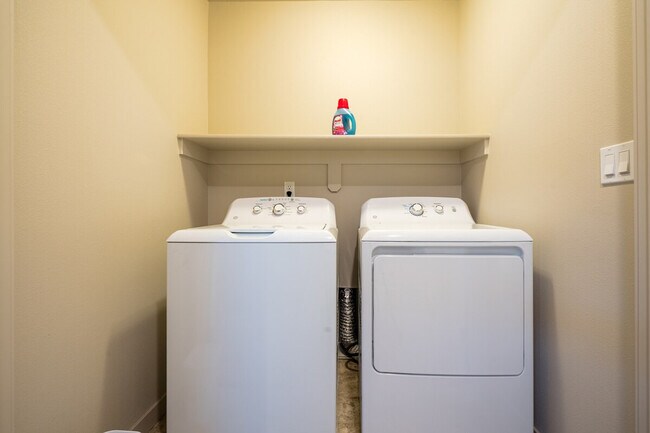 Building Photo - 5 S Kellogg St