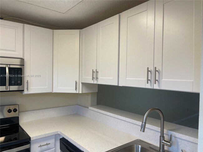 Building Photo - 3252 Foxcroft Rd