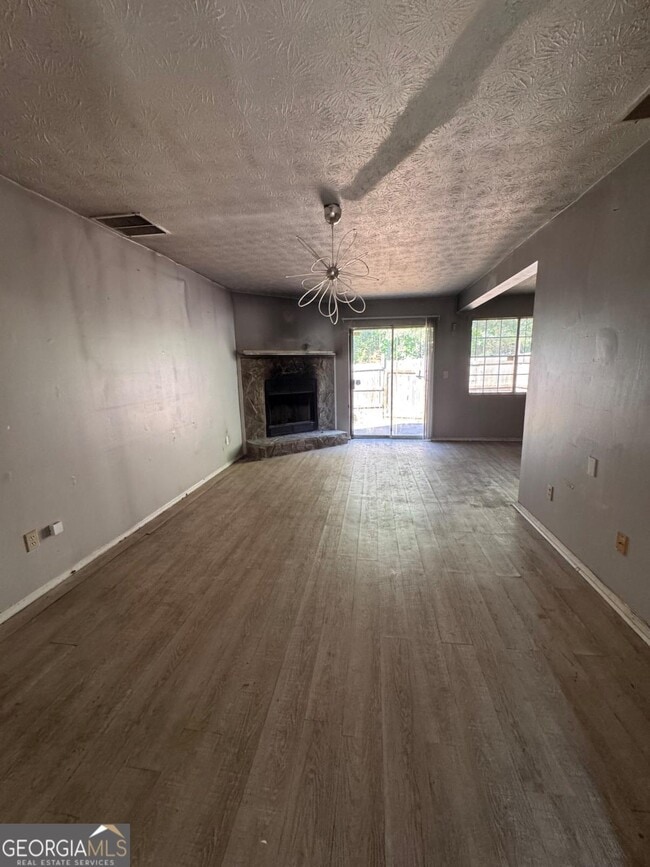 Building Photo - 1602 Pine Tree Trail