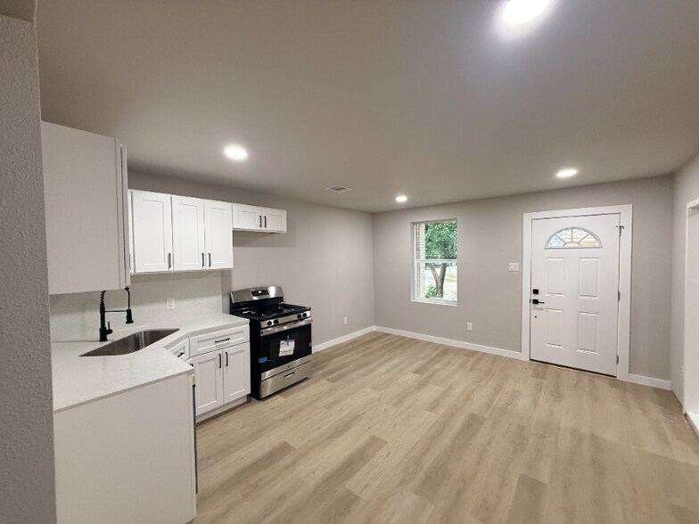 Building Photo - 1519 McKee St