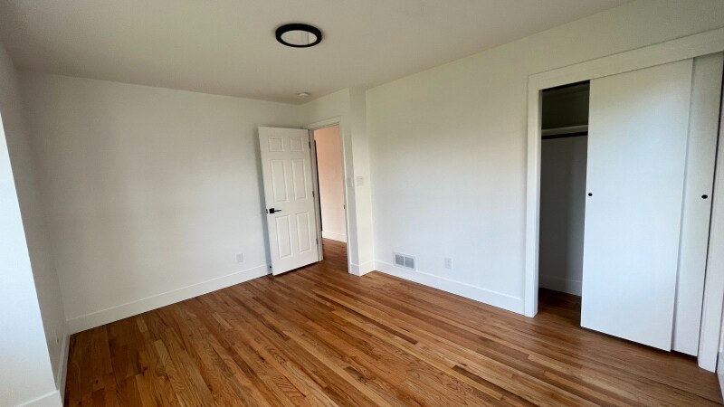 Building Photo - 10833 NE Russell St