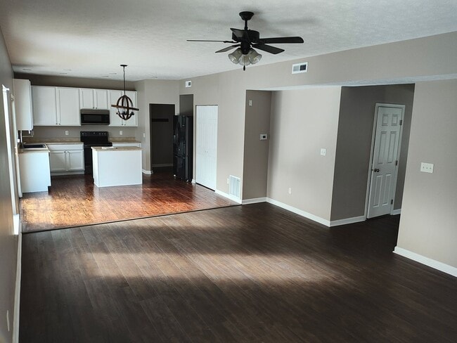 Building Photo - Beautifully maintained 4-bedroom, 2.5-bath over 2,200 sqft with a 2 car garage!