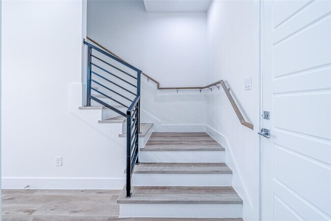 Building Photo - 5402 Margarita St