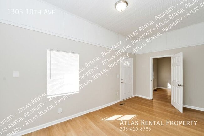 Building Photo - 1305 10th Ave