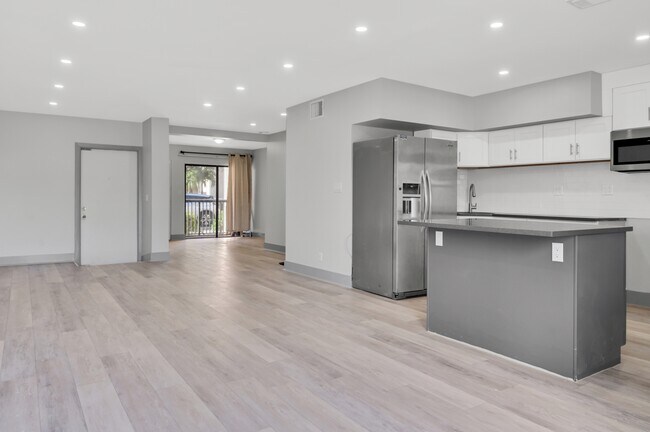 Building Photo - 9123 NW 38th Dr
