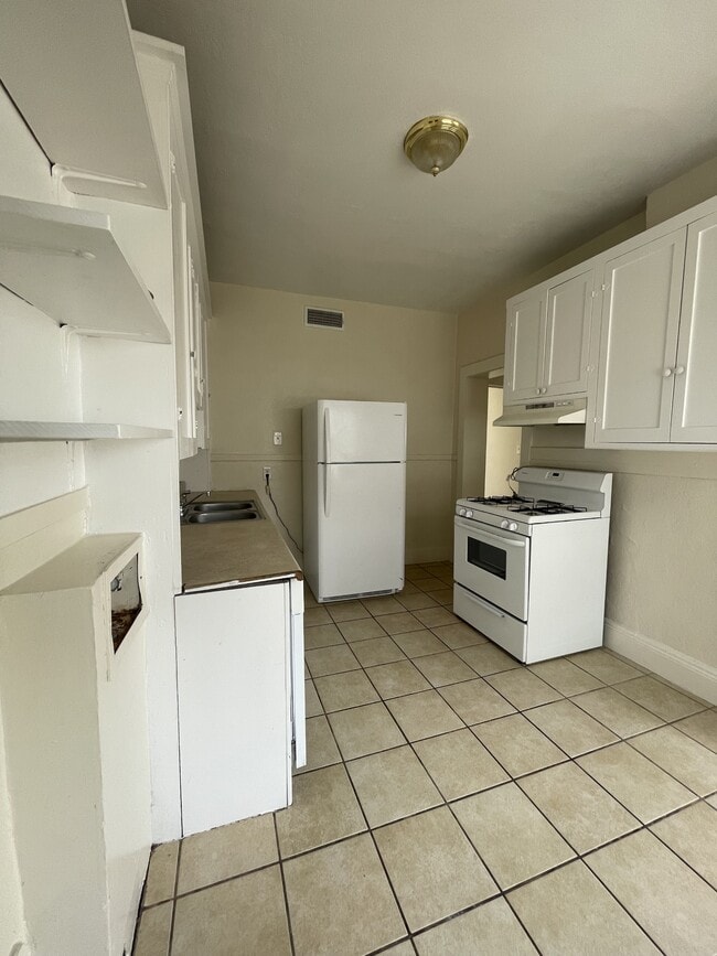 Building Photo - 3720 Chester Ave