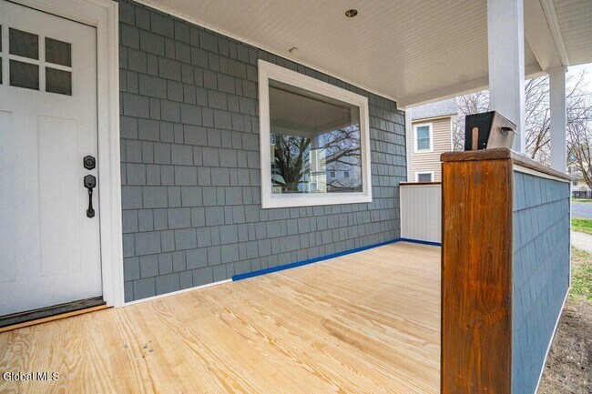 Building Photo - 106 Van Dam St