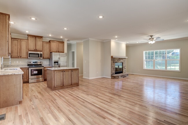 Building Photo - 265 Lewis Creek Dr