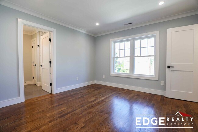 Building Photo - 11 Molloy St